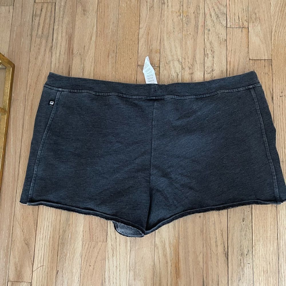 New fabletics shorts sz xxL - Picture 4 of 15